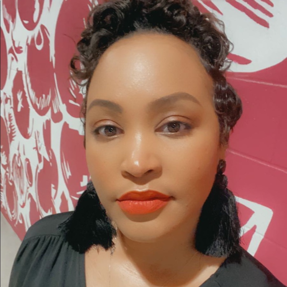Meet your Posher, Latia